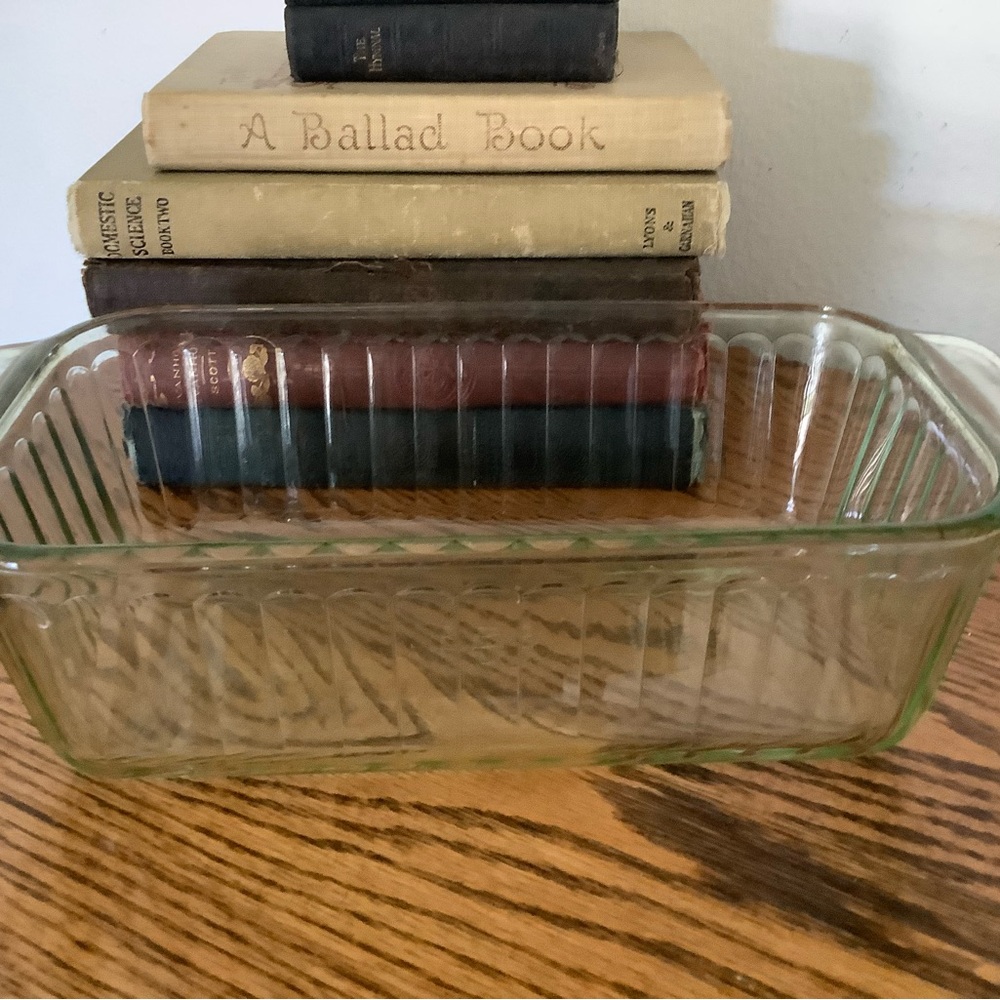 Glass baking dish